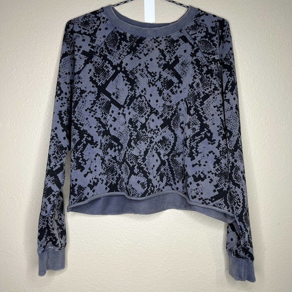 Joy Lab Women's Blue Snake Print Long Sleeve Crew Neck Cropped Sweatshirt Size L - Picture 3 of 12